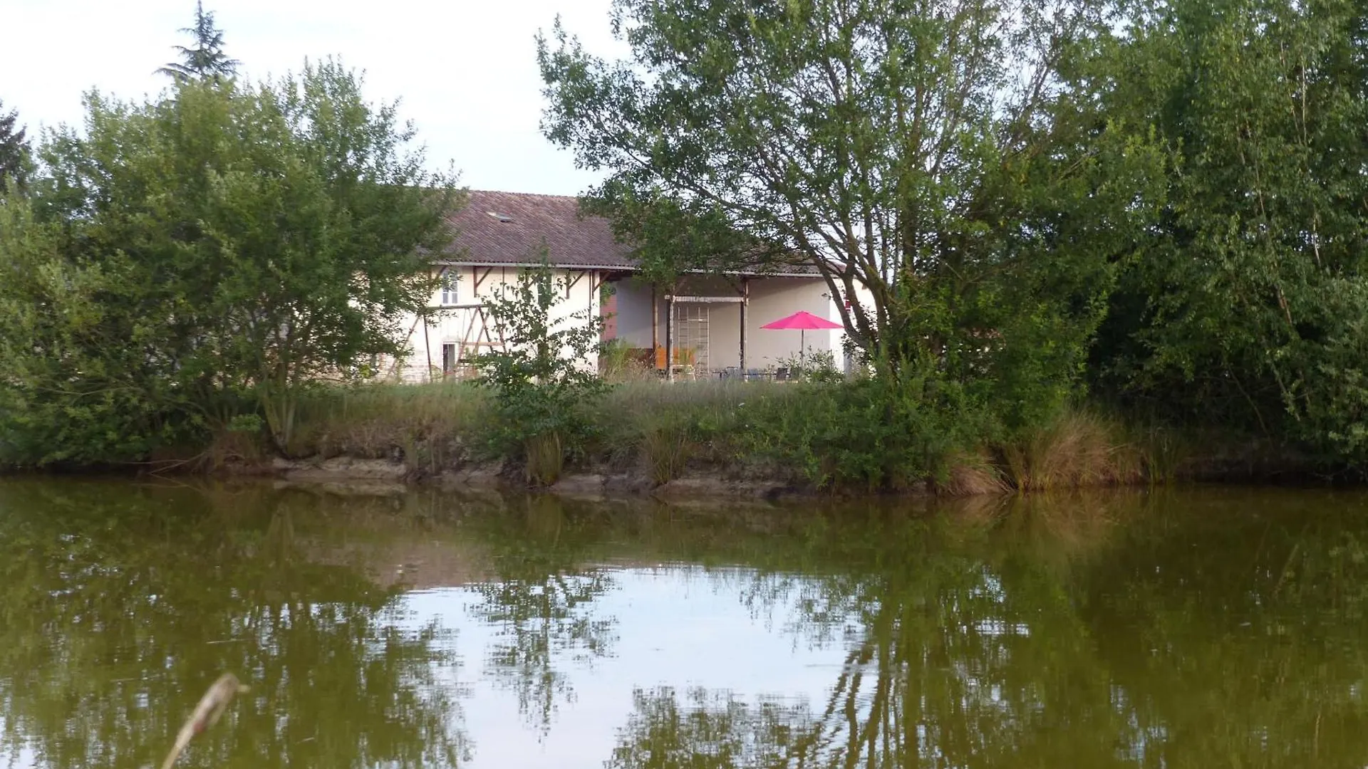 Gites Domaine de la Rochere Domsure